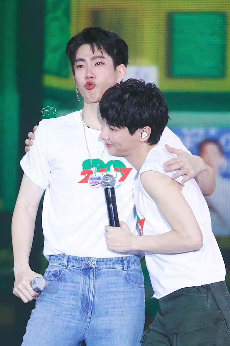 Iam2_dot_'s tweet photo. ૮ ･ ﻌ･ა
20.04.24
HUG HUG this baby 💚💚

#BABII247Concert
#OffGun #ออฟกัน
@off_tumcial @AtthaphanP 
#OffJumpol #ออฟจุมพล
#GunAtthaphan #กันอรรถพันธ์
#KKXOFFGUNJPGs https://t.co/Mu6CBwihZP