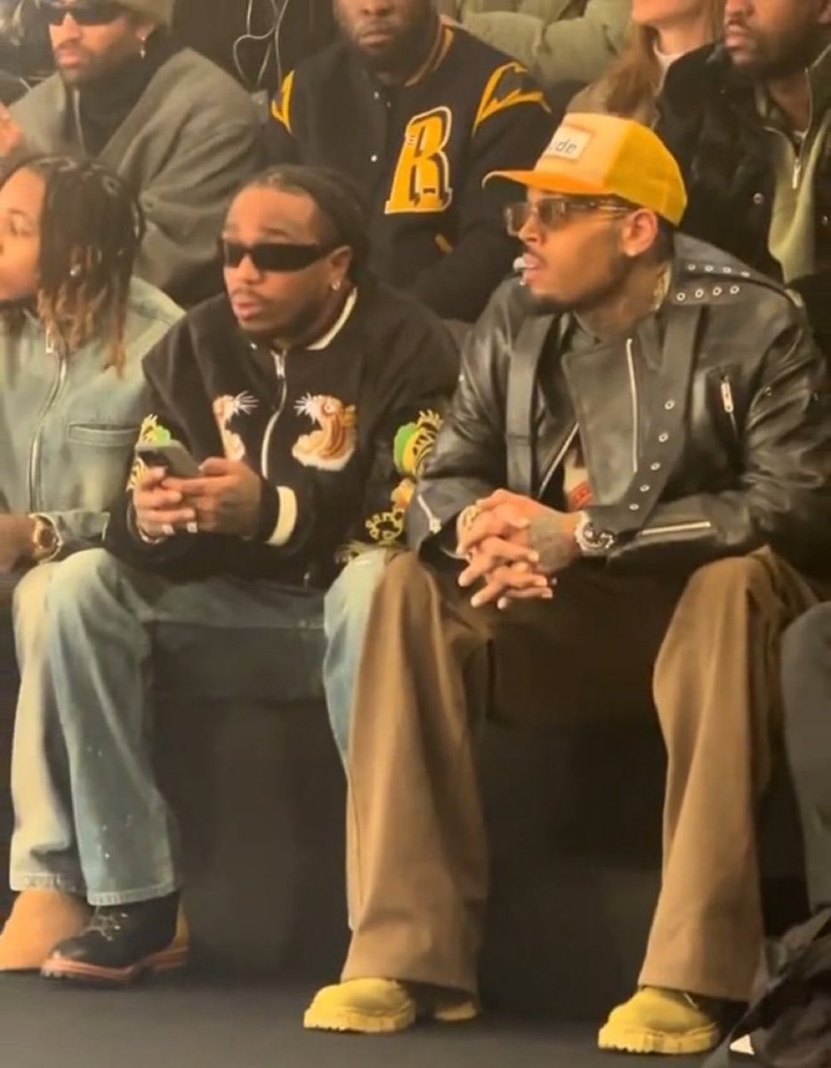 DailyLoud's tweet photo. Chris Brown disses Quavo 

"I'll put a Migo on a ventilator/Stop talkin' 'bout beating girls/You was beating b*tches on the elevator, we seen the tapes, that's devastating/You doing bad, you a b*tch and yo music trash/Fashion Week they sat me next to yo lame a*s I was truly mad/All I kept thinking 'bout was breaking yo face but I gave you a pass/You lucky I ain't wanna f*ck the money up, boy I would've broke you in half"