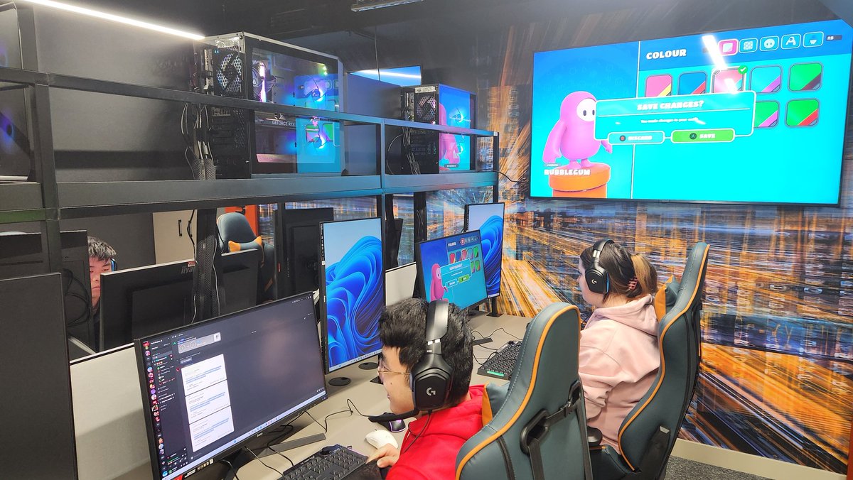 Adrian Ellison tweet media