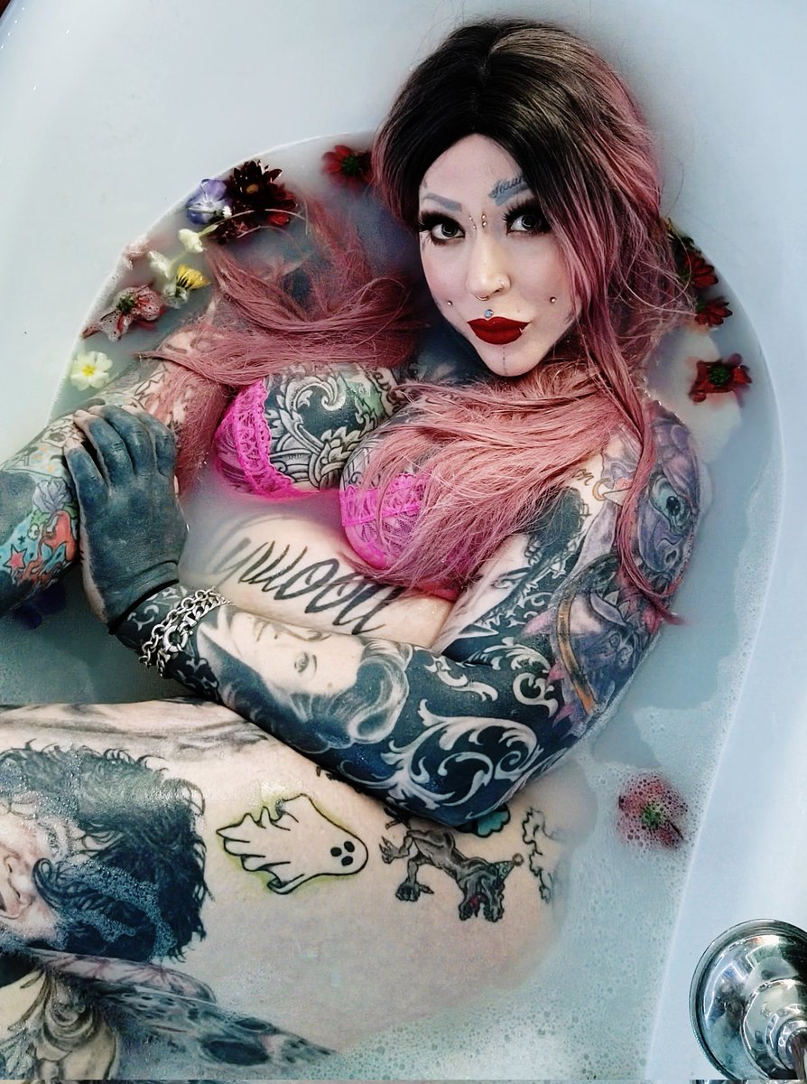 RubyRamirez666's tweet photo. It's bath time! I'm LIVE on direct cam for all of your filthy needs! 
https://t.co/Lz4TPhSTSu

@AdultWorkcom @cam_fairy 

#camgirl #tattooedgirl https://t.co/2g87WdcXvY