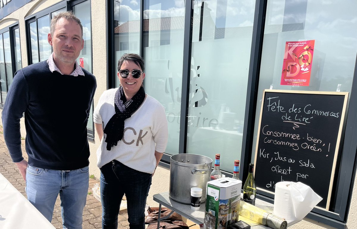 AndreMARTIN126's tweet image. Nouveau samedi en mairie déléguée de Landemont à la rencontre des habitants avant de regagner Liré et ses commerçants du Clos Blanc pour un temps convivial avec leurs fidèles  clients - merci à mes adjoints Clément Mayras Coppin et Céline Pigrée pour la logistique !