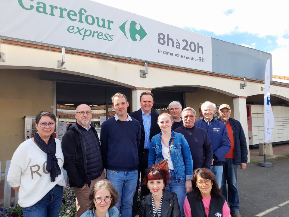 AndreMARTIN126's tweet image. Nouveau samedi en mairie déléguée de Landemont à la rencontre des habitants avant de regagner Liré et ses commerçants du Clos Blanc pour un temps convivial avec leurs fidèles  clients - merci à mes adjoints Clément Mayras Coppin et Céline Pigrée pour la logistique !