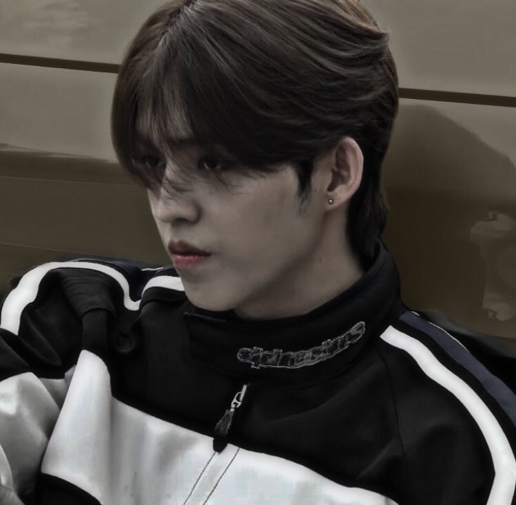 seoksoologist's tweet photo. bet on you
#seungcheol x oc au

where in ajax (csc), who owns a well-known coffee shop in the city of mandaluyong. who would’ve thought that he is involved in such a dirty game at night? he is the fastest racer in the city, not until he met naine. https://t.co/GFpbXVGVMG