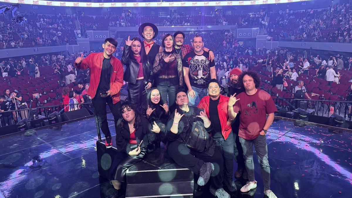sammygaddi's tweet image. Congratulations team! We love you @reginevalcasid ❤️🎤🤩 #RegineRocksTheRepeat #backupsinger #ThankYouLordForWork