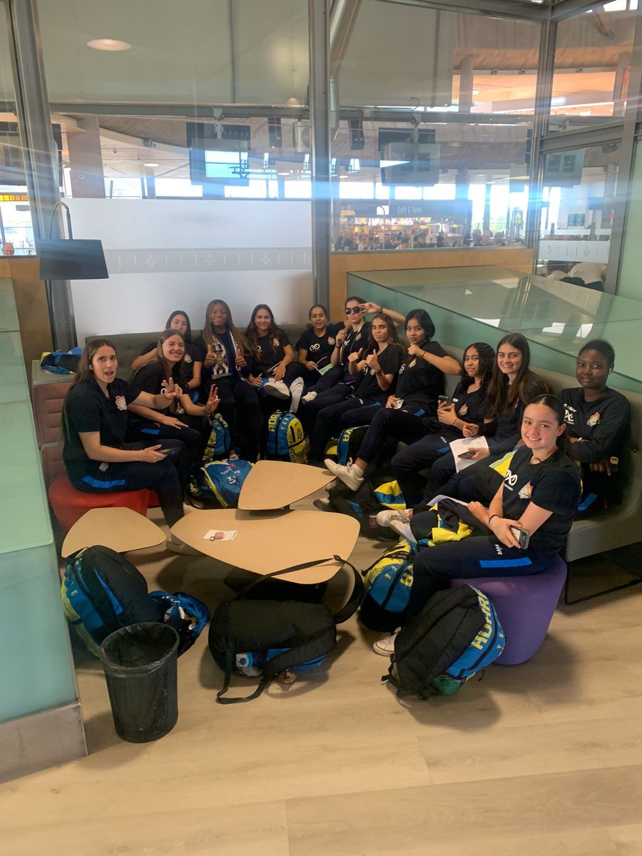 🇮🇨 #CC2024 
🏆 #CadeteFem 

✈️  Rumbo a Gran Canaria están nuestras cadetes amarillas!!

🔥 Vamos pulpit@s!!

LET’S GO!! 💙💛

#somosadareva #canteraAMARILLA #ilusionporelbasket #baloncestofemenino
#dxtenerife