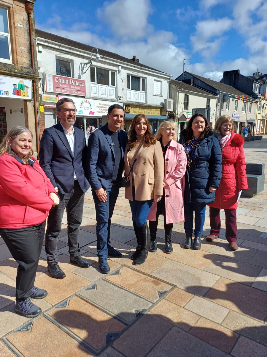 It is brilliant to have Anas Sarwar in Kilwinning today. Warm support for our candidates Mary Hume, Irene Campbell and Alan Gemmell on a sunny day.