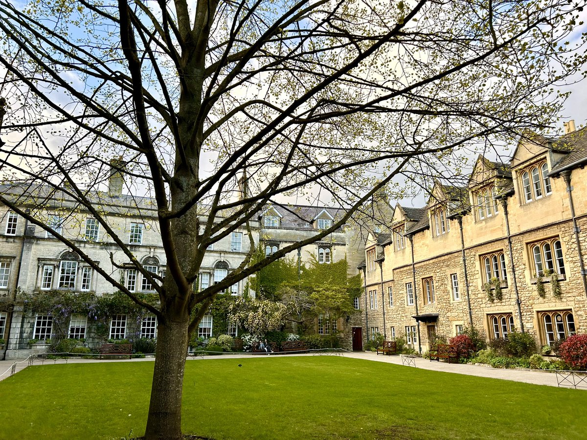 Lovely to get started last night with the delightful Chapel Choir @HertfordCollege - looking forward to spending the summer term with them!