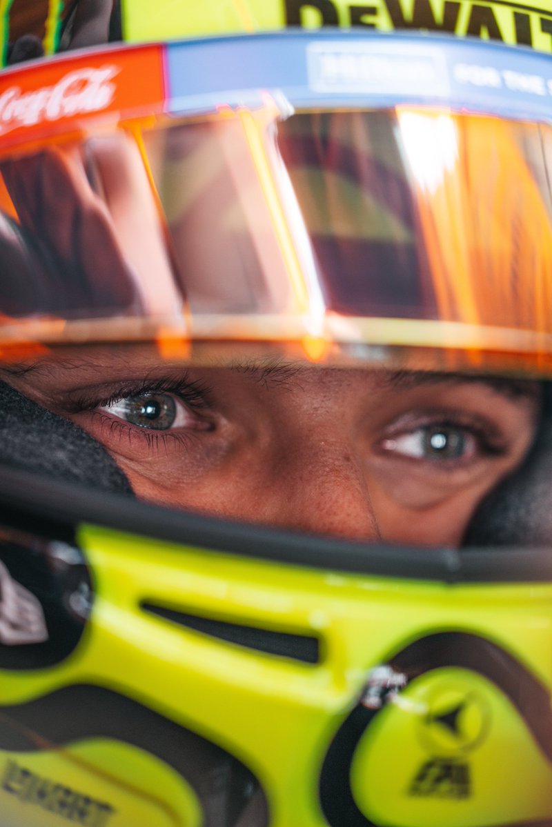 XTrendHunter's tweet photo. Eyes 

#ChineseGP 🇨🇳
https://t.co/IRA8deAaN0