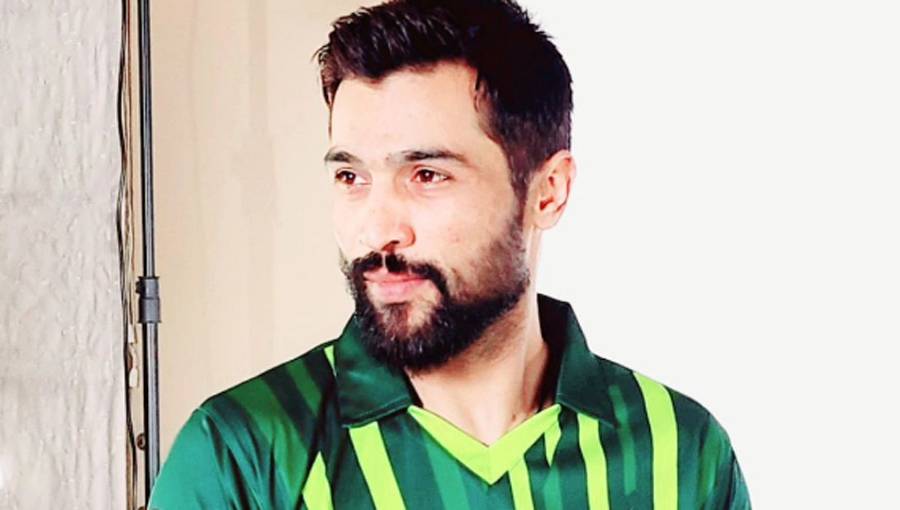 پاکستان کے فاسٹ بولر محمد عامر کی تقریبا چار سال کے وقفے کے بعد قومی ٹیم میں واپسی ہوئی ہے،بائیں ہاتھ کے فاسٹ بولر نے ایک ویڈیو میں بات کرتے ہوئے پاکستان کرکٹ بورڈ  کی انتظامیہ بالخصوص شاہین آفریدی کا اپنی صلاحیتوں پر بھروسہ کرنے اور واپسی میں سہولت فراہم کرنے پر شکریہ ادا کیا۔