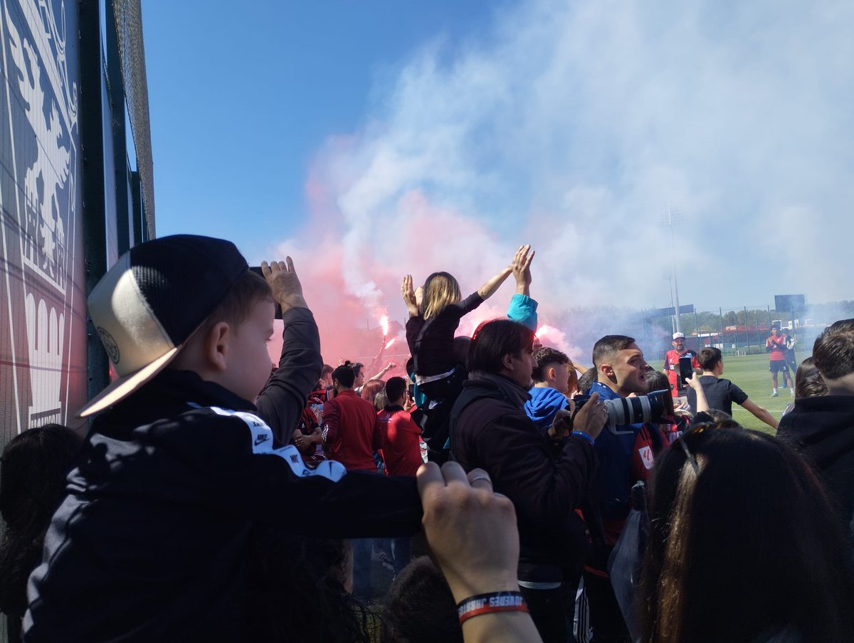 barahonaangel9's tweet photo. EL DERBI A COMENZADO!!
🔴⚫🐗
CIUDAD ENGALANADA✅
EQUIPO Y AFICIÓN, UNIDOS✅
GARGANTAS Y PALMAS✅

MAÑANA VAMOS A GANAR!!
JUNTOS A POR LA VICTORIA!! https://t.co/2tpurh24wk