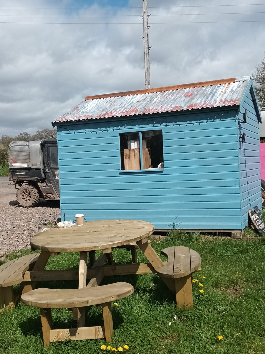 thomsok's tweet image. Lunch stop today, Farmton Farm honestly shop, farm produce, coffee and dome great cakes. Well worth stopping by. #Tullibardine #Strathallan