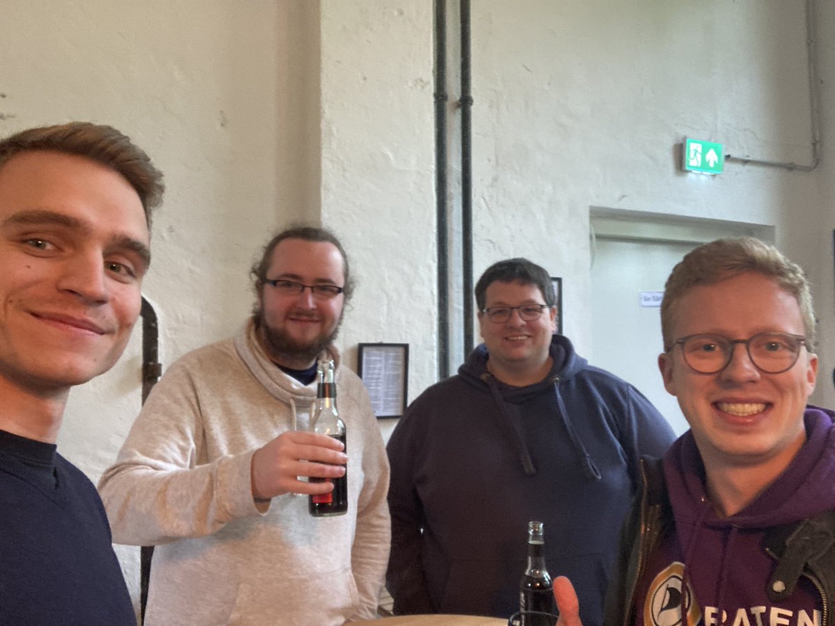 vwt1812's tweet photo. Sogar Franken, Niedersachsen und Hamburg sind auf dem #lptnrw241 vertreten! #PIRATEN https://t.co/s3iIi1qpUi