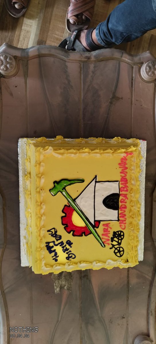 RamarajuPothuri's tweet photo. నర్సాపురం నియోజకవర్గ పట్టణ తెలుగుదేశం పార్టీ కార్యాలయంలో మాజీ ముఖ్యమంత్రి వర్యులు శ్రీ నారా చంద్రబాబు నాయుడు గారి పుట్టినరోజు వేడుకలు నా అధ్వర్యంలో ఘనoగా జరిగింది.
#HBDBabu 
 #pothuriramaraju #narsapuram #TDPJSPBJPWinning #TDPJSPBJPAlliance #narachandrababunaidu https://t.co/6ryuILtRMX