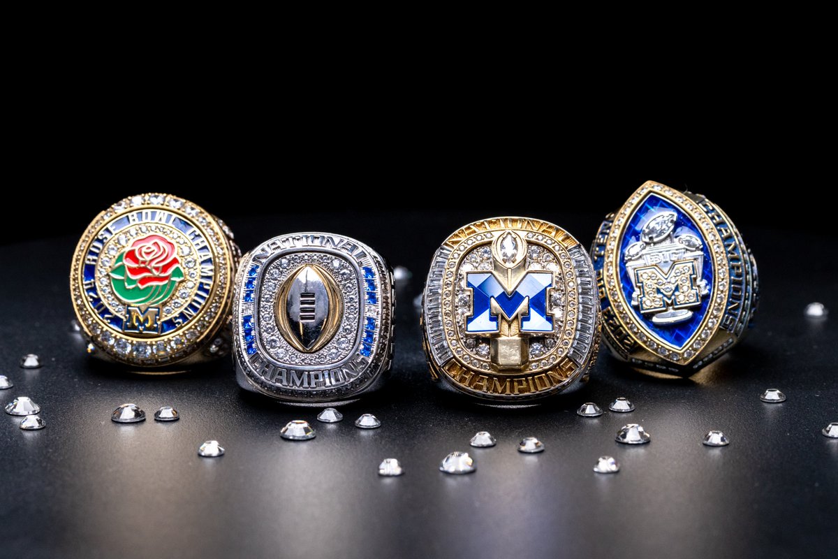 UMichFootball's tweet photo. Hail! to the conqu'ring heroes

#GoBlue https://t.co/hOu1NGwiaD