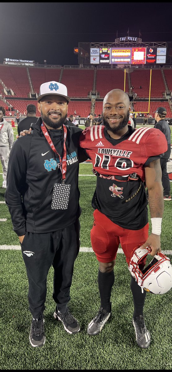 My guy was out there making plays during the @LouisvilleFB Spring Game. Proud of you @Saunders_d3 #HometownHere #EminenceLegend #ProudCoach
