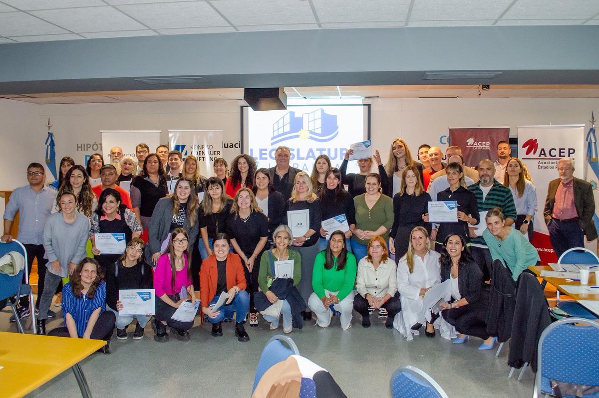 👩‍💻 Más de 60 personas fueron capacitadas sobre “Ciudadanía Digital” en nuestra Legislatura.

Agradecemos a ACEP Nacional, ACEP La Pampa, Fundación Konrad Adenauer, Carlos Rizzuti, Mariana Baudino, Daniel Lovera y a todo el equipo de trabajo por llevar a cabo esta experiencia.