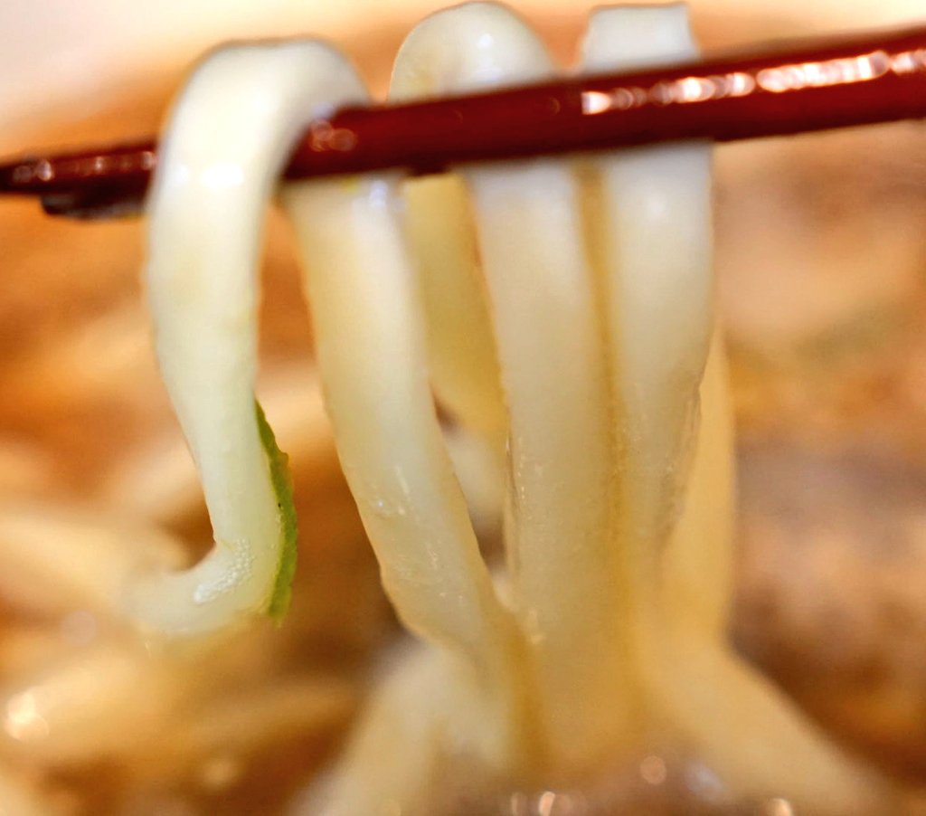 夜ご飯は月見とろろうどん😉 ホットクック黒さんのきのこペーストと味どうらくの里さんの麺つゆを使ったスペシャルなスープ✨ 最後の一滴までつゆが美味しい、素敵な夜ご飯になりました😋 ＃夜ご飯　＃作ってみた