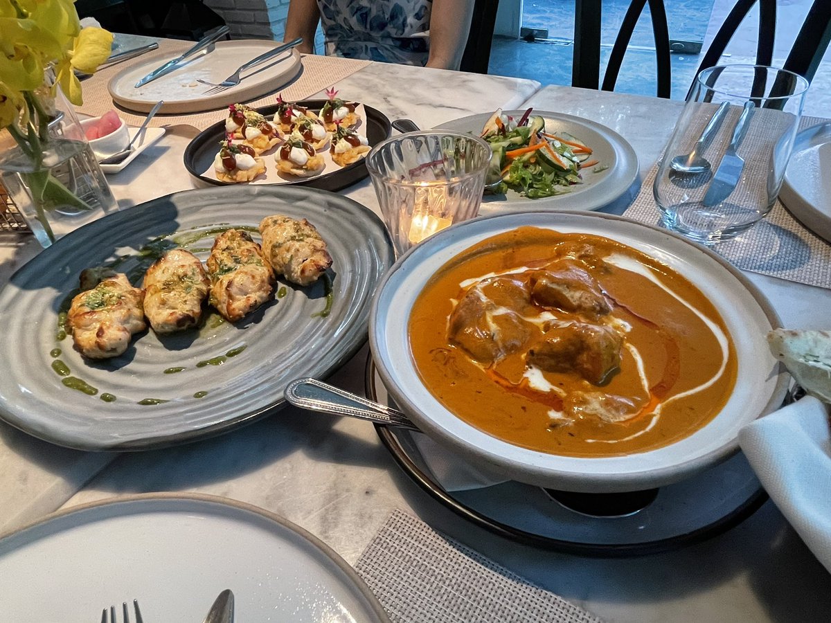 PrasanArtist's tweet photo. I’m dinner at Indus, an Indian restaurant in Sukhumvit 26. https://t.co/LJtUgriY4X