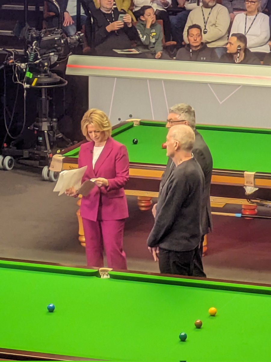 jpm4967's tweet photo. Here we go again for another fantastic 17 days in Sheffield. @robwalkertv definitely in fine form this morning - China's snooker panda Zang Andha @WeAreWST @crucibletheatre https://t.co/7Pcso8vrau