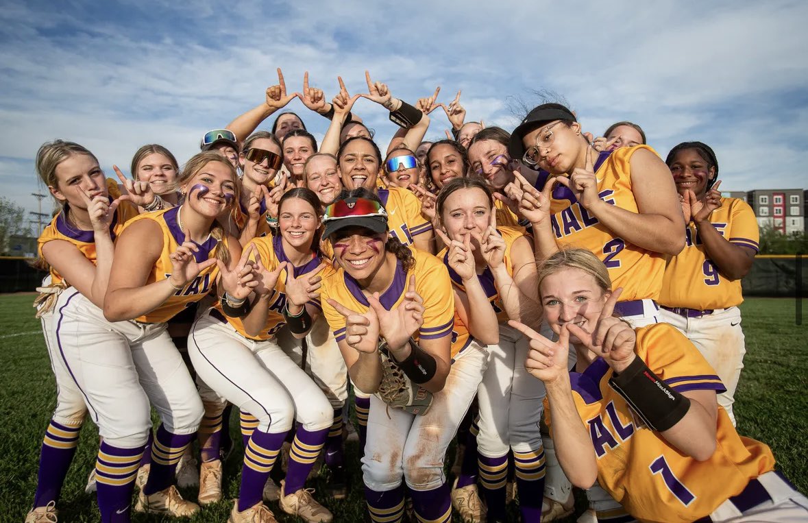 Triangle at Bourbon Co today is canceled!!  #dawgssb