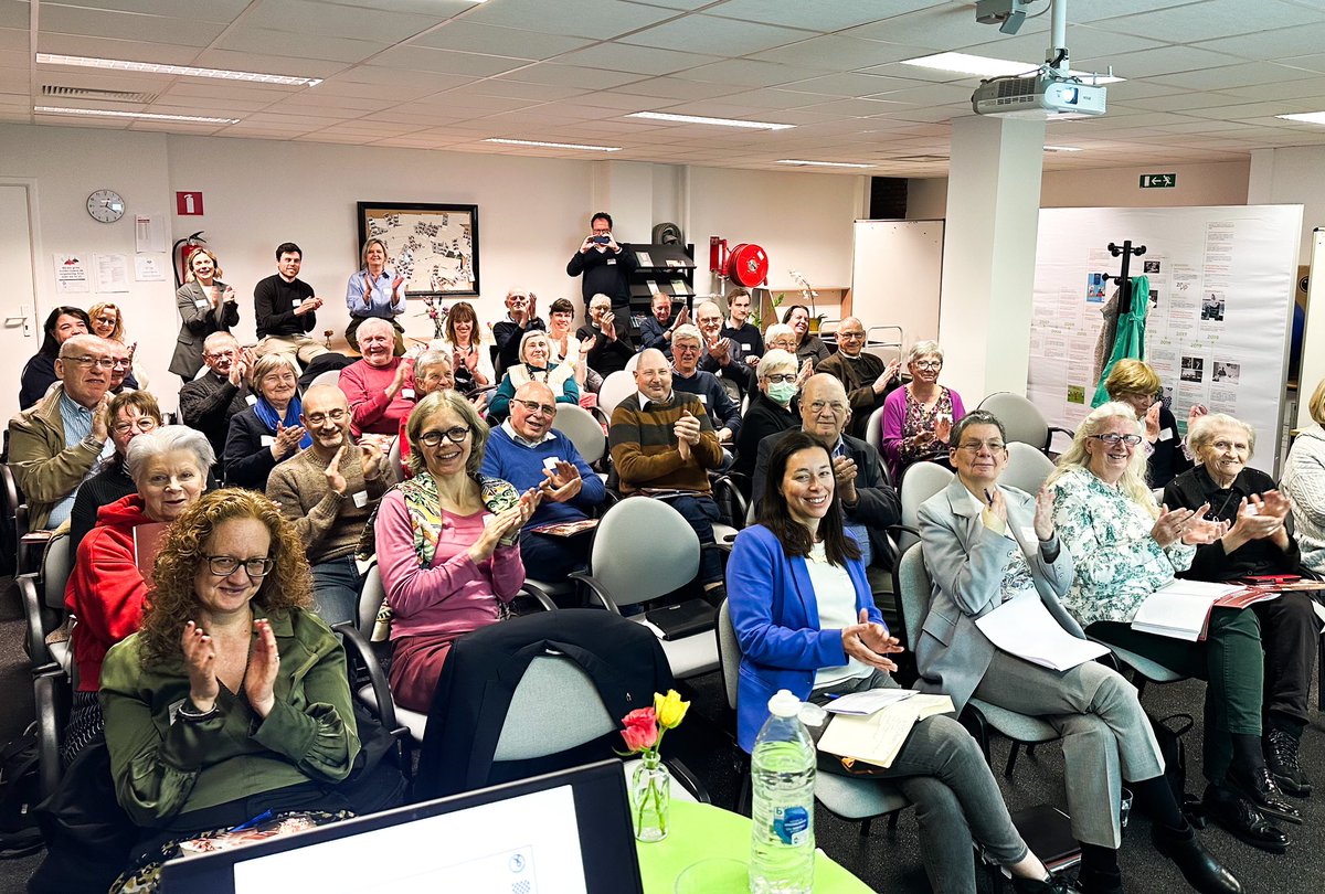 LucColemont's tweet photo. Erg dankbaar publiek in #Heverlee voor @StopDarmkanker keynote op algemene vergadering @VPPvzw Vlaams Patiëntenplatform 😉

“Waarom campagne voeren tegen darmkanker?” #718 🍀

Kennis delen, ook over gebruik sociale media #tipsentricks 💙 #kennisdelen https://t.co/PoX4TJLjAH