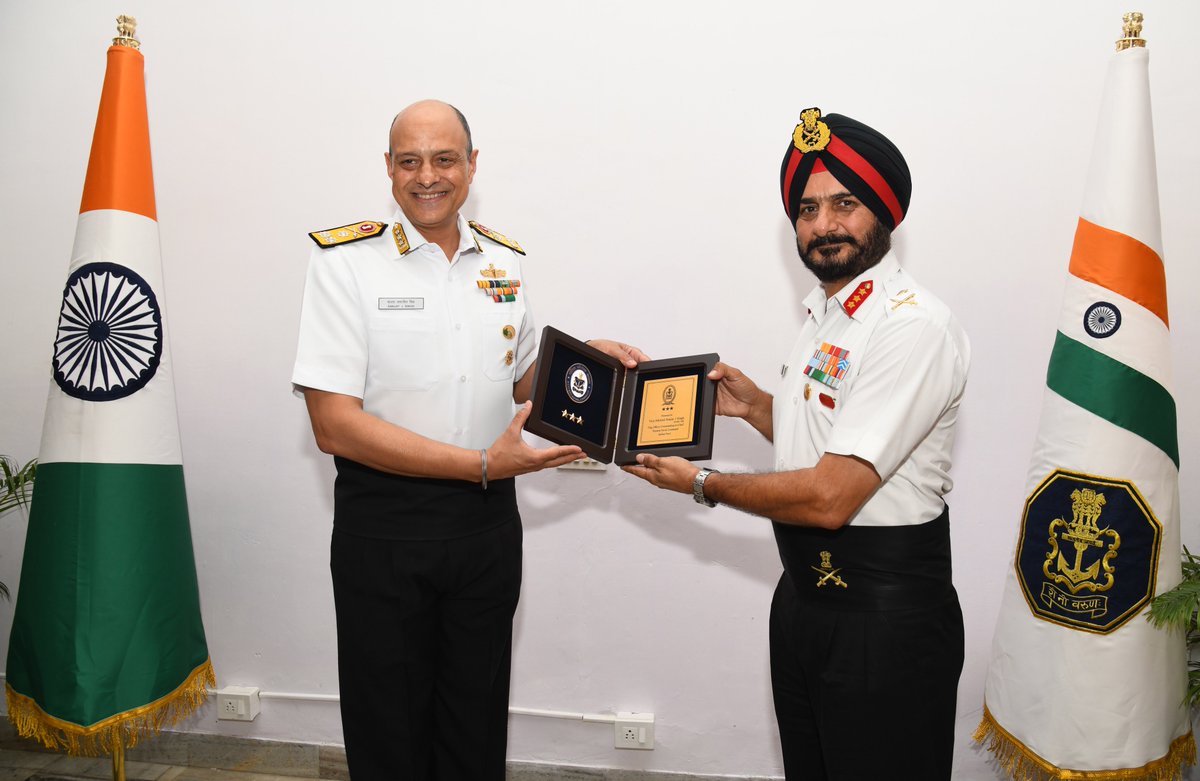 Lt Gen Harminder Singh Kahlon, GOC, MG&G Area was given a warm farewell by #WNC on his scheduled superannuation on 30 Apr after a distinguished service of more than 36 years. @SpokespersonMoD @HQ_IDS_India @indiannavy @adgpi @IaSouthern @IndiannavyMedia @DefPROMumbai