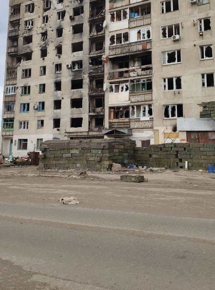 TWMCLtd's tweet photo. This is occupied #Popasna in #Luhansk region.

It's about 20km from the frontline. 
It's one of the main towns on the supply route to #Bakhmut, then #ChasivYar. https://t.co/hhO6tb5fSm