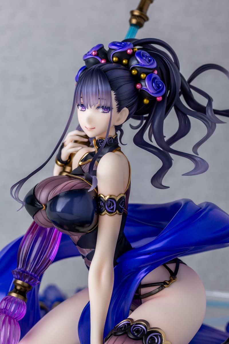 Hechima_PVC's tweet photo. #ALTER の水着紫式部届いたので撮影しました！
配色のバランス(ペンのクリアパーツも綺麗)がピカイチで、飾った時の満足感がとても高いです！
あとお尻が嘘みたいに大きいです

【ライダー／紫式部】
原型：jarel(@_jarel_)様
彩色：渡邊 恭大(@MARraiser)様
デザイン：RAITA(@raita_z)様 https://t.co/72KPF2m8vM