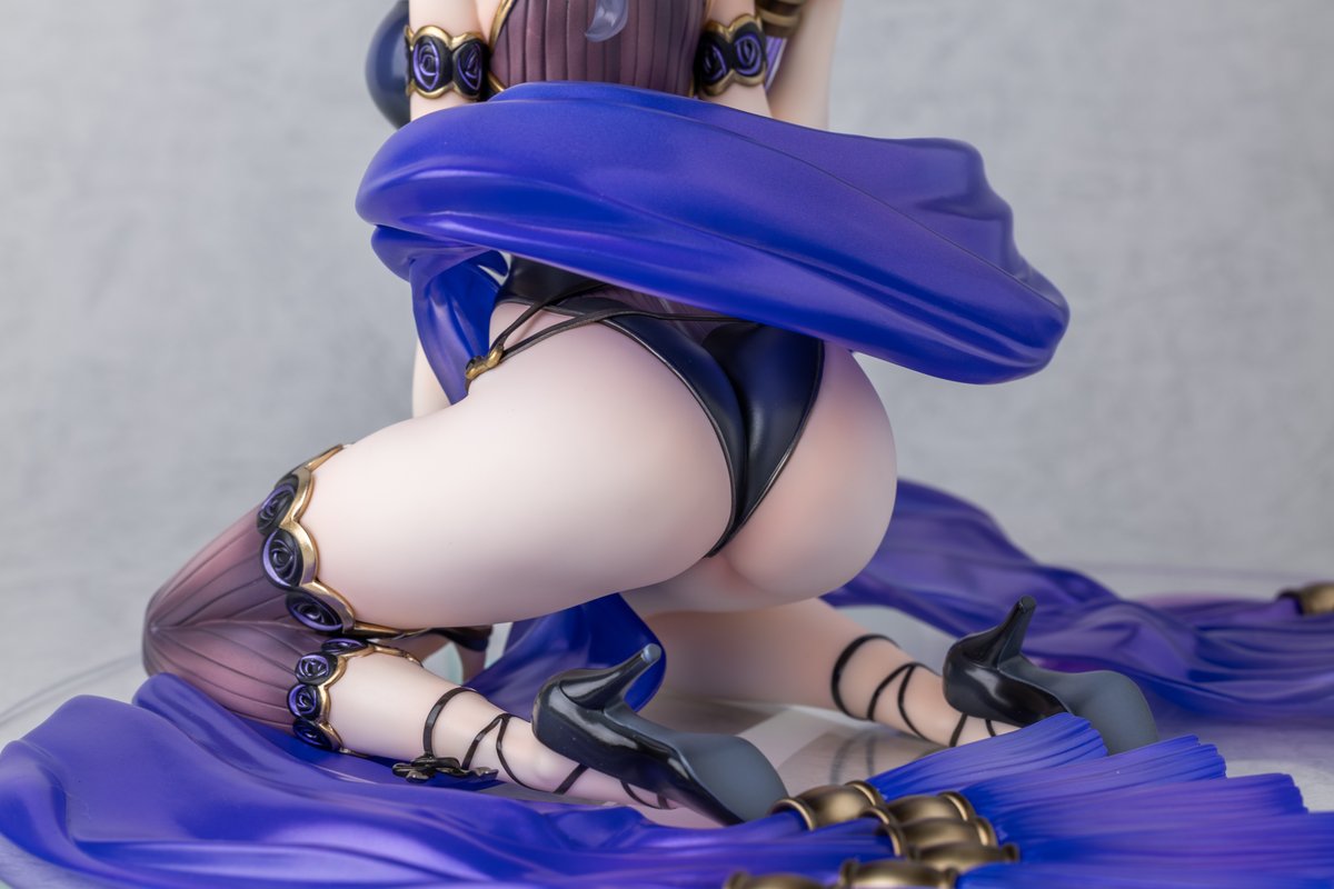 Hechima_PVC's tweet photo. #ALTER の水着紫式部届いたので撮影しました！
配色のバランス(ペンのクリアパーツも綺麗)がピカイチで、飾った時の満足感がとても高いです！
あとお尻が嘘みたいに大きいです

【ライダー／紫式部】
原型：jarel(@_jarel_)様
彩色：渡邊 恭大(@MARraiser)様
デザイン：RAITA(@raita_z)様 https://t.co/72KPF2m8vM