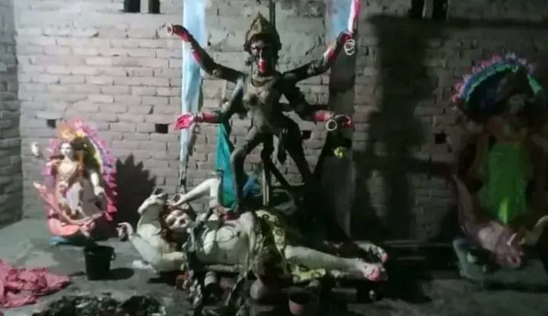 #HinduTemple 
This is the image of the goddess #KaliTemple in Madhukhai area under Faridpur district in Bangladesh, which came under arson attack and vandalism led by activists of #AlQaeda connected #BNP and other anti-Bharat and anti-Hindu Islamist groups. For exposing such