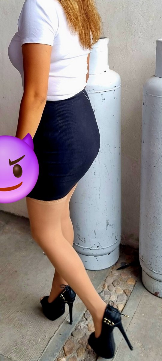 pjsw6's tweet photo. Mi esposa tinen una fantasia y quiere saber qur harian?. Es para todos los que hacen un servicio a domicilio o trabajos en casas ajenas. Que harian si van por motivo de su trabajo a una casa  y los recibe una mujer asi  y se dan cuenta que esta solita? https://t.co/VwpNidW1W7