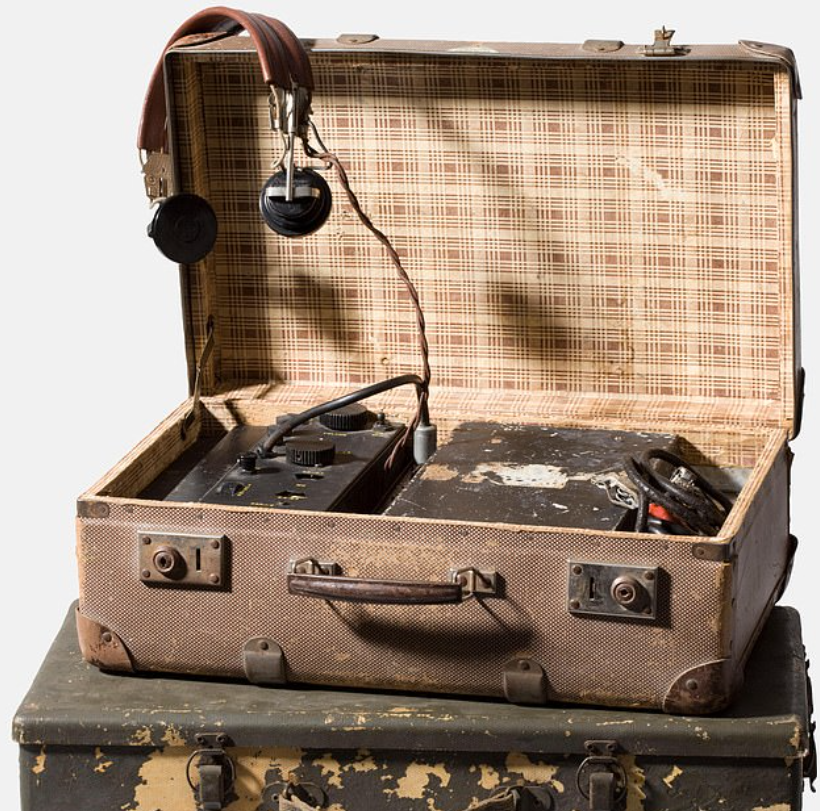 A Second World War radio for the American Office of Strategic Services (OSS). It came with a civilian suitcase for a secret agent to hide the radio and travel undetected at eye glance.