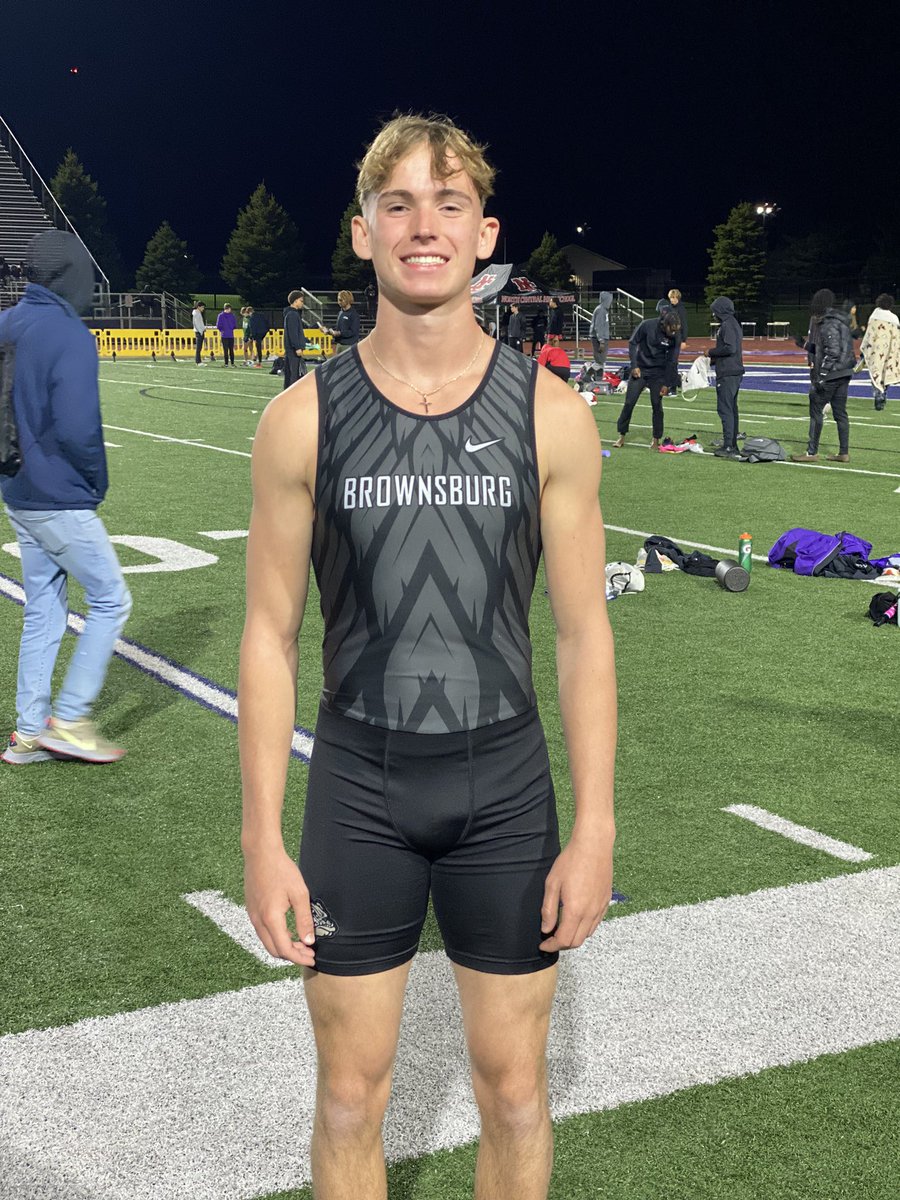 Senior Carter Leininger runs another huge personal best in the 200 meter dash!!

22.03 PR 🥉
#5 all time 💨💨

#speedkills