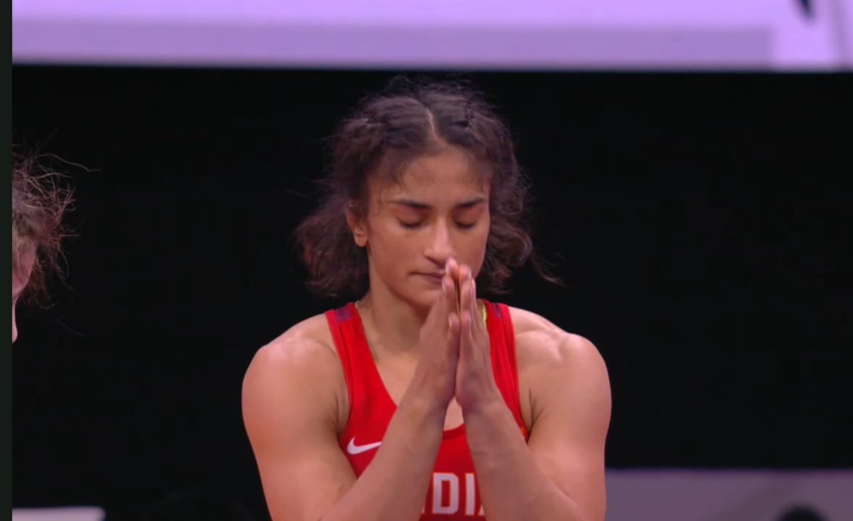 Vinesh Phogat earns an Olympic quota for 🇮🇳 in the women's 50kg category at the Asian Olympic qualifiers. Coming back from knee surgery and almost a year and a half out of international competition, she beats Laura Ganikyzy  🇰🇿 by 10-0 in the quota match.