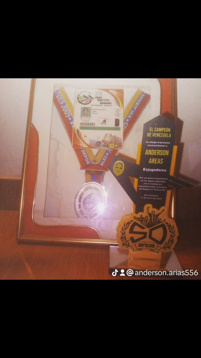 Gracias por este regalo <a href="/SelenneMora/">Selenne Mora</a> <a href="/DvoTachira/">Deportivo Táchira FC</a> gracias por hacerme parte de su historia, gracias por dejarme formar parte del equipo de mis amores! HOY HAY QUE GANAR! 💛🖤