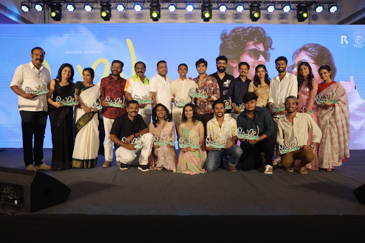 Capturing Moments of Joy: Premalu's Success Event Strikes a Pose! 📸😁💕

#LetsPremalu #Premalu #Premalu2 #GirishAD #Naslen #Mamitha #DileeshPothan #FahadhFaasil #SyamPushkaran #BhavanaStudios #PremaluSuccessMeet