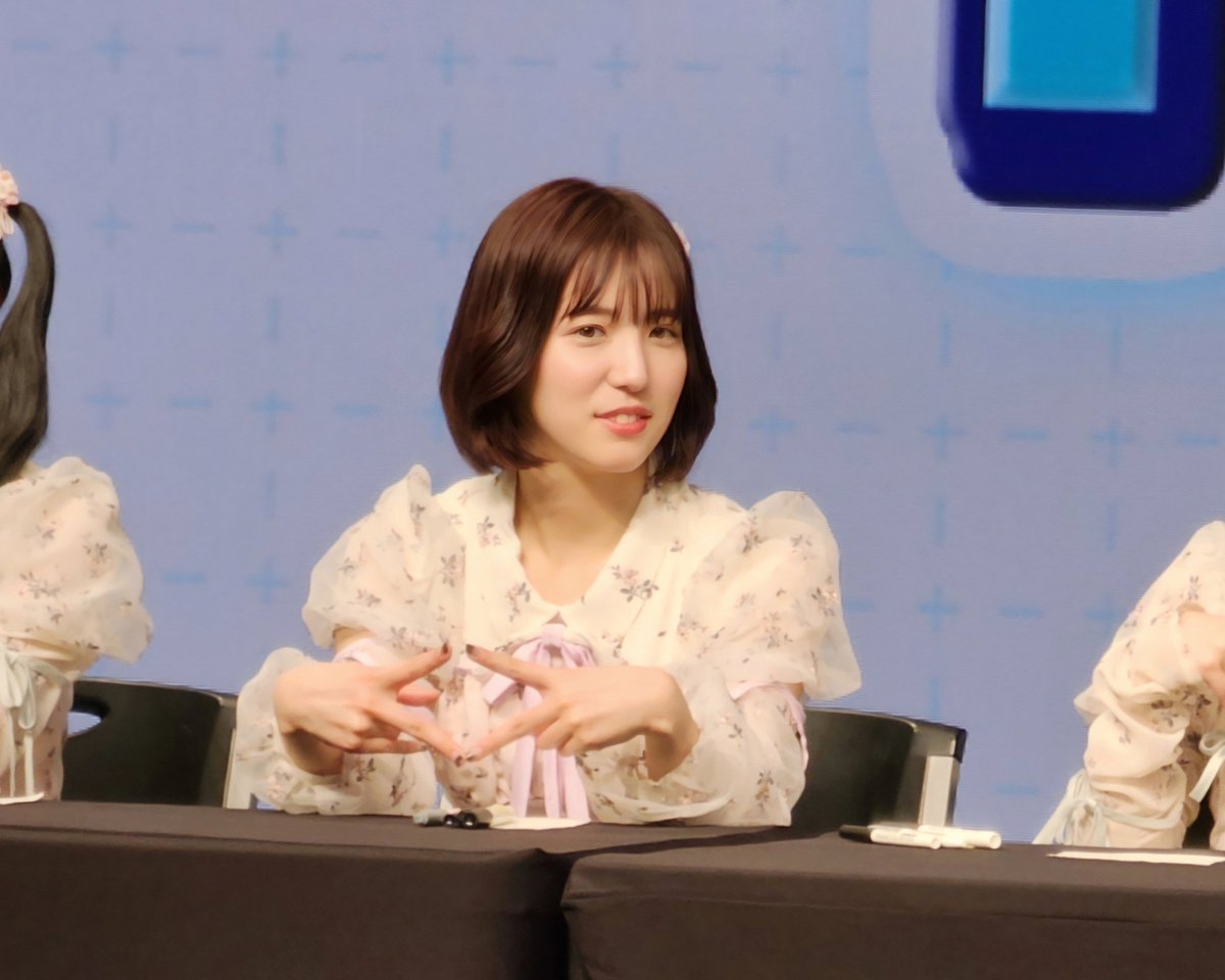 ShitaoMiu_com's tweet photo. 240420 AKB48 63rd Single 발매기념 OFFLINE FAN MEETING in SEOUL
시타오 미우 & 타구치 마나카
#下尾みう #시타오미우 #ShitaoMiu #田口愛佳 #타구치마나카 #TaguchiManaka #AKB48 #カラコンウインク https://t.co/L6qZuDq0eT