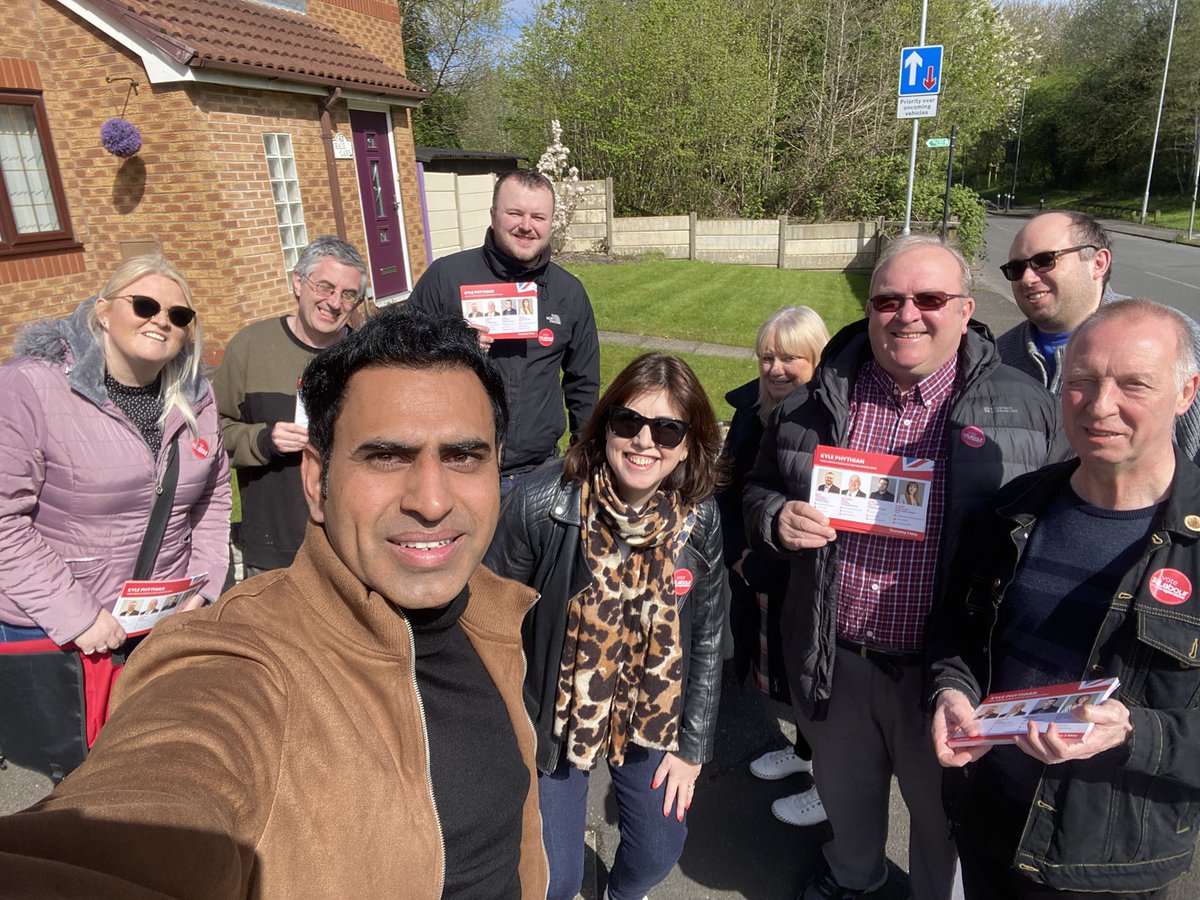 Very positive campaign session this morning in Failsworth for @kylephythian with a big Oldham team out. Vote Labour on 2nd May! 🌹