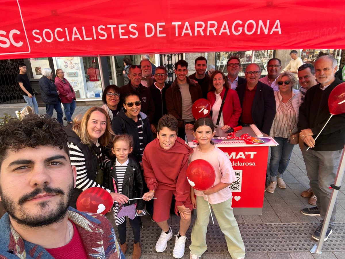 Avui Carpa als voltants de la plaça Corsini, hem pogut escoltar als veïns i veïnes. I explicar el projecte socialista, el projecte de @salvadorilla la Catalunya que ens mereixem.