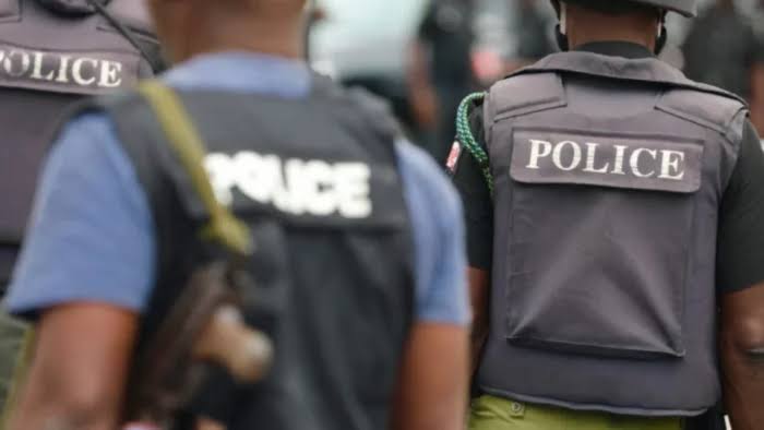 Nigerian Police Officer Stabs Man To Death In Popular Lagos Mall | Sahara Reporters bit.ly/3U4DiYF