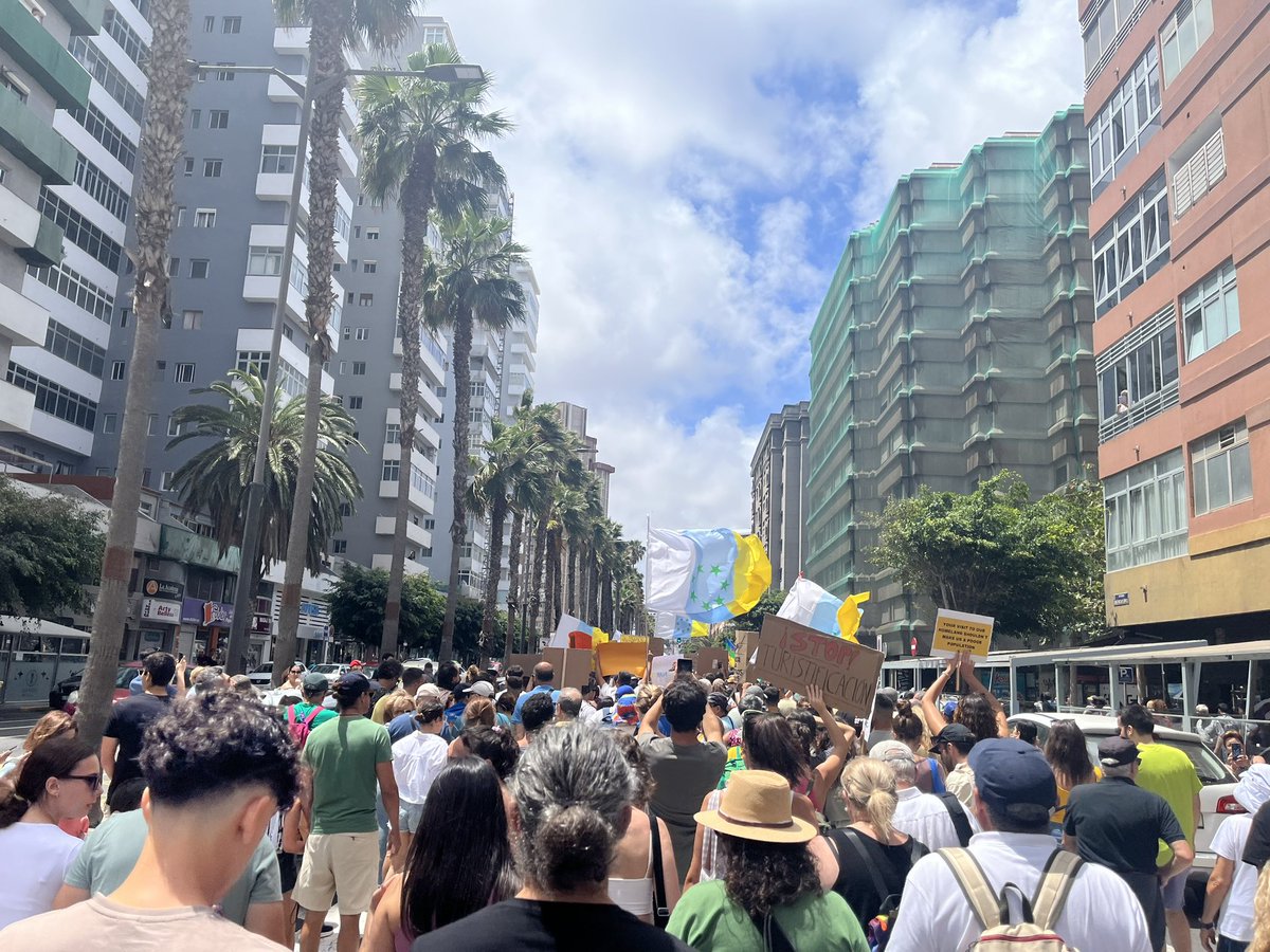 VRamirezAbogada's tweet photo. Hoy, Canarias es una. #CanariasTieneUnLimite #Canarias https://t.co/A6gLp8fNtd
