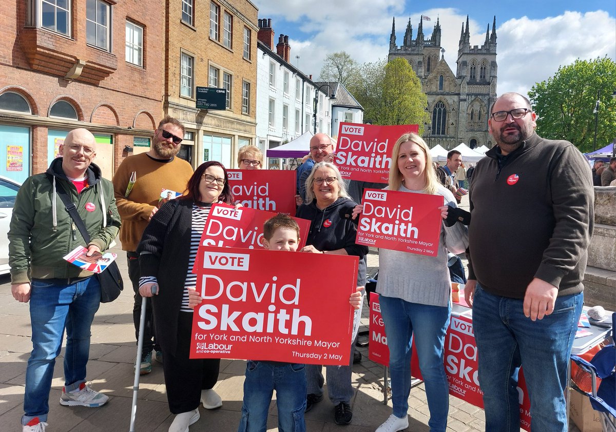 Fantastic campaigning on Market Cross in #Selby East today. The message is clear voters are fed up of the tories and will be voting for @DSkaith and real change of May 2nd. #LabourParty