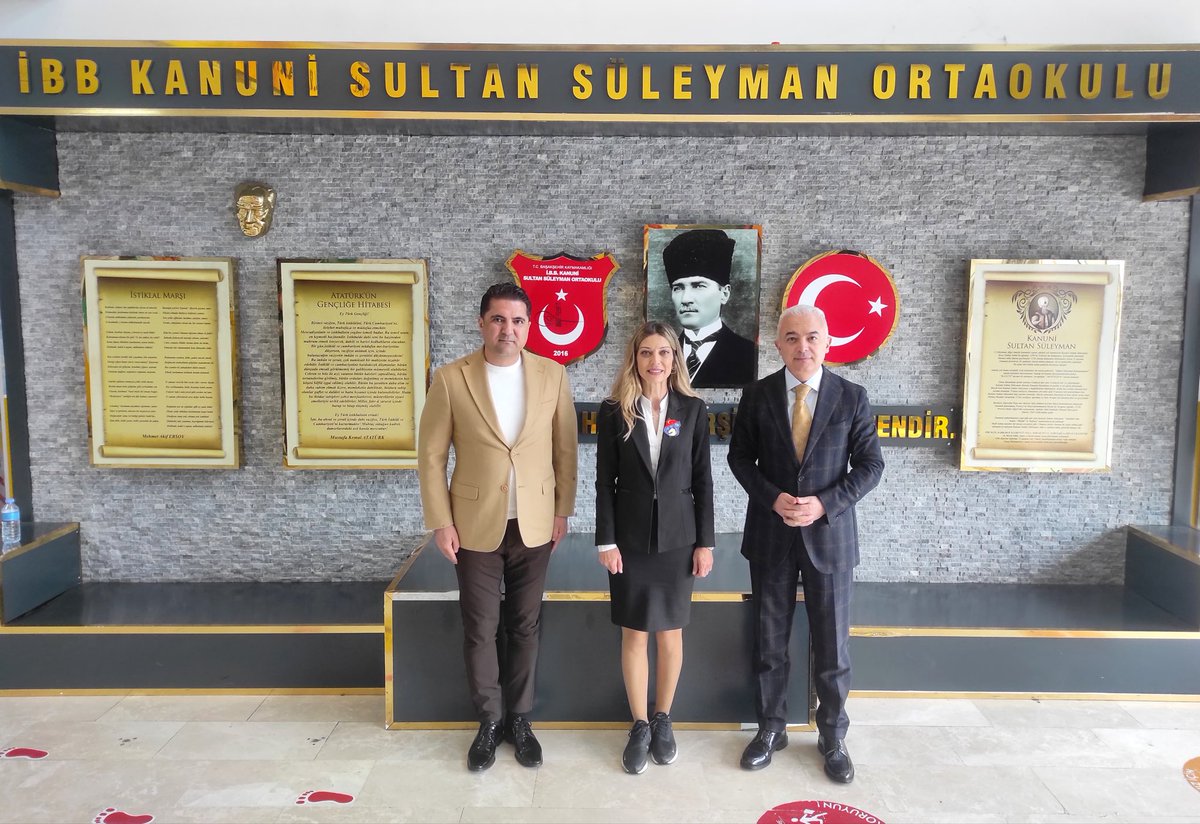 İBB Kanuni Sultan Süleyman Ortaokulu’na uğradım. Ersin bey müdürümüz yüz akı bir idarecimiz ve öğretmenimiz. Bu okulda tebessüm ve başarı var. Tüm ekibi gönülden tebrik ediyorum. 👏🇹🇷👏
