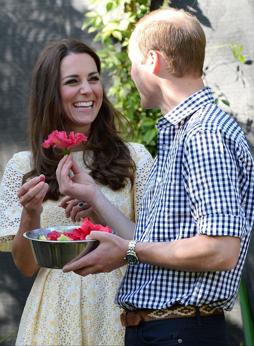 What a beautiful picture of William and Catherine in Australia 🇦🇺🌺💖