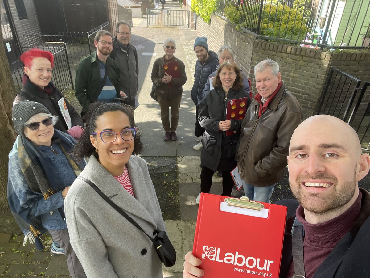 Excellent to see a huge Labour turnout for postal vote weekend in Junction Ward! 🌹 Less than two weeks to go! Remember to vote for @SadiqKhan & @Semakaleng if you live in Islington. 🗳️