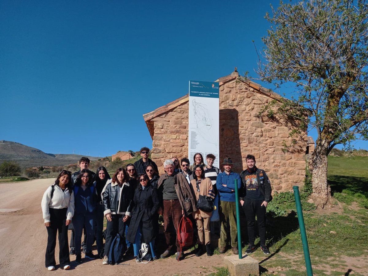 Este viernes tocaba.... ¡Excursión y salida de campo!
 👏😍
¡Nuestros estudiantes de #ConservaciónyRestauración y de #EstudiodeMaterialesArqueológicos tuvieron la oportunidad de visitar el Conjunto Arqueológico y los Museos de Tiermes (Soria)!