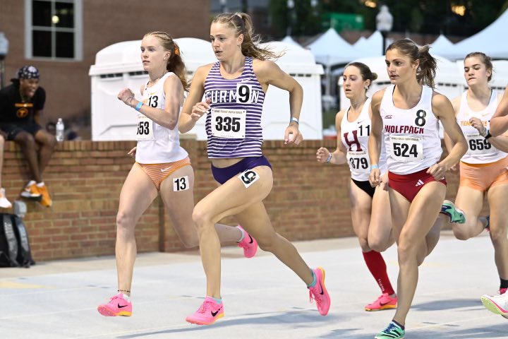 FurmanXC's tweet photo. 1500 SB or PB⤵️
• MEGAN marvin || 4:18.13
• CAMRYN wennersten || 4:22.67 https://t.co/LJs5ppHTxu