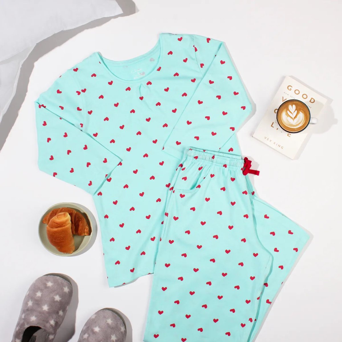 Cloviafashions's tweet image. 💕Loved by a special Clovia Queen! 👑
Just a few more days to go for the BIG REVEAL!
Stay tuned to find out 👑

#heartprint #nightwear #bigreveal #staytuned #newlaunch #somethingnew #explore #fashion #clovia