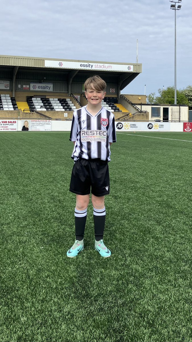 Super proud of this lad, putting in another great shift for the Under 11’s this morning 🖤🤍 #FTU