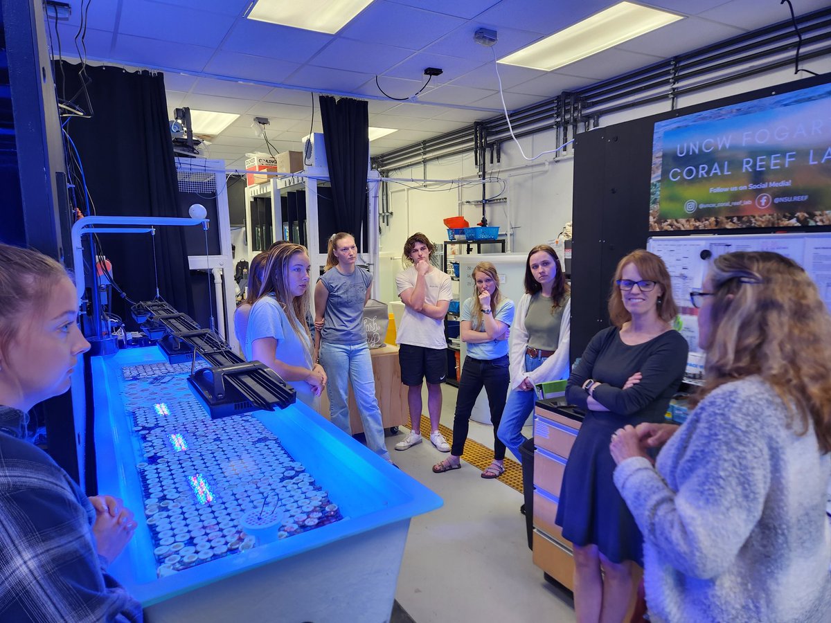 We were lucky to get a visit and seminar from my PhD advisor and amazing coral biologist/ disease ecologist Dr. Greta Aeby! She spoke with my &amp; Dr. Nikki Fogarty's students about their coral projects and shared her vast knowledge. So happy to see her again 😁